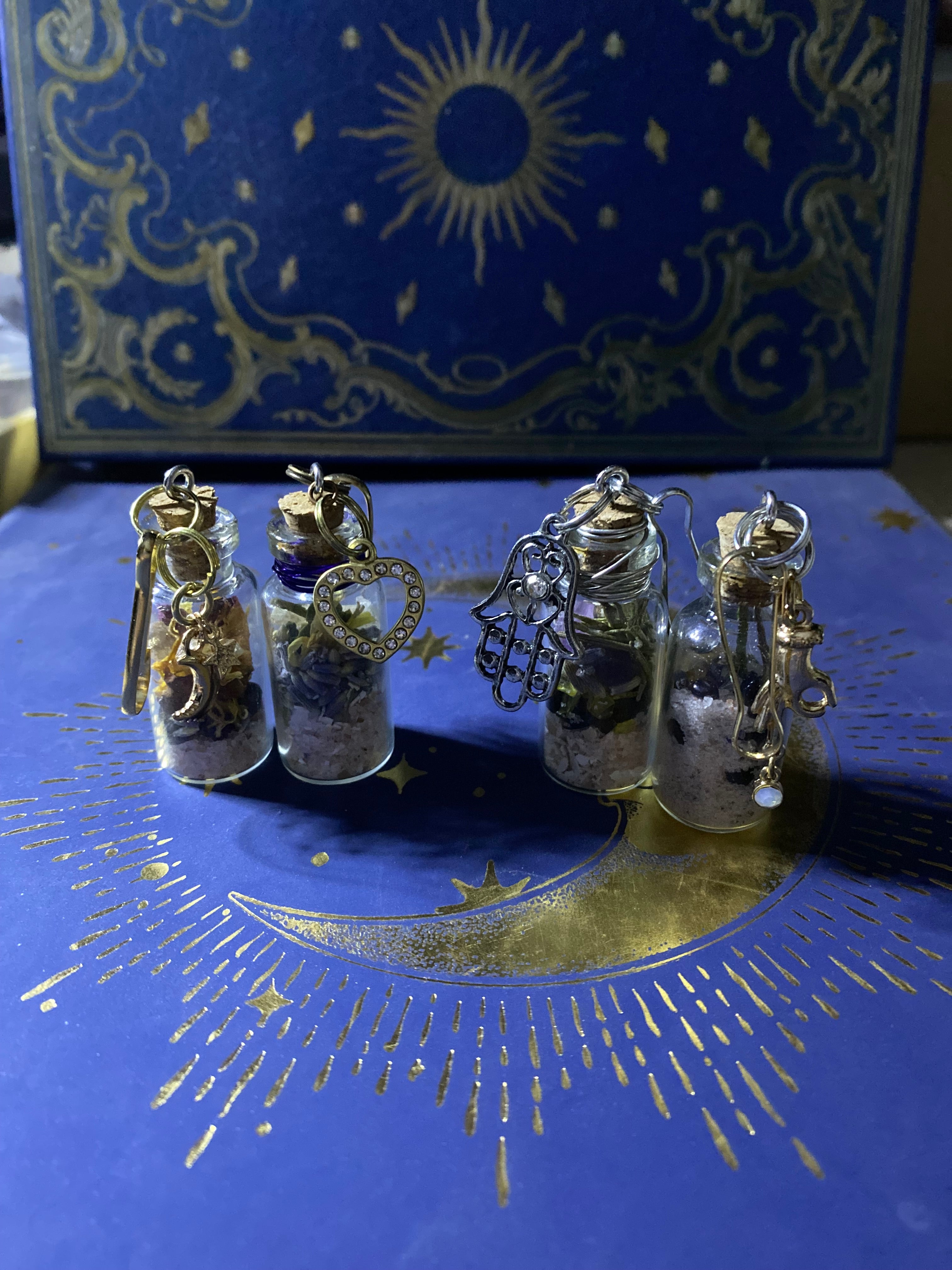 Custom intuitively made keychain + Tarot Pull