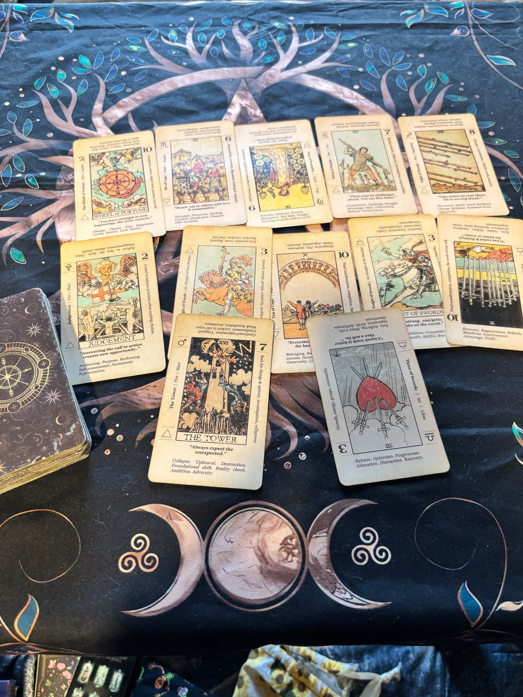 Custom intuitively made keychain + Tarot Pull